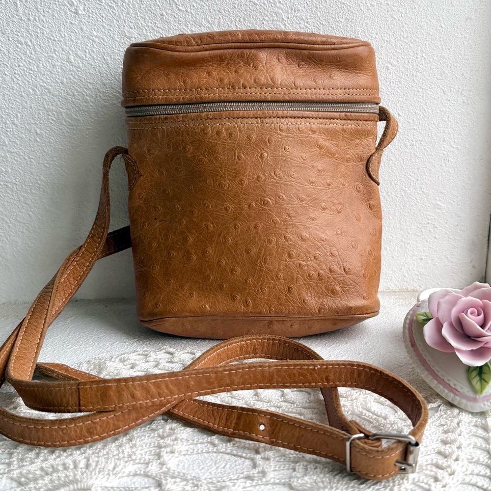 Vintage 90s Unisa Brown Leather Crossbody Boho Minimal Bag - Picture 2 of 3